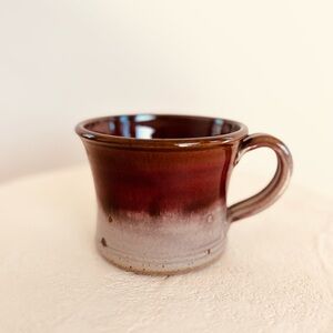 GORGEOUS HANDMADE STUDIO POTTERY X-LARGE SIZED MUG GREY/BURGUNDY GLAZED EUC‎